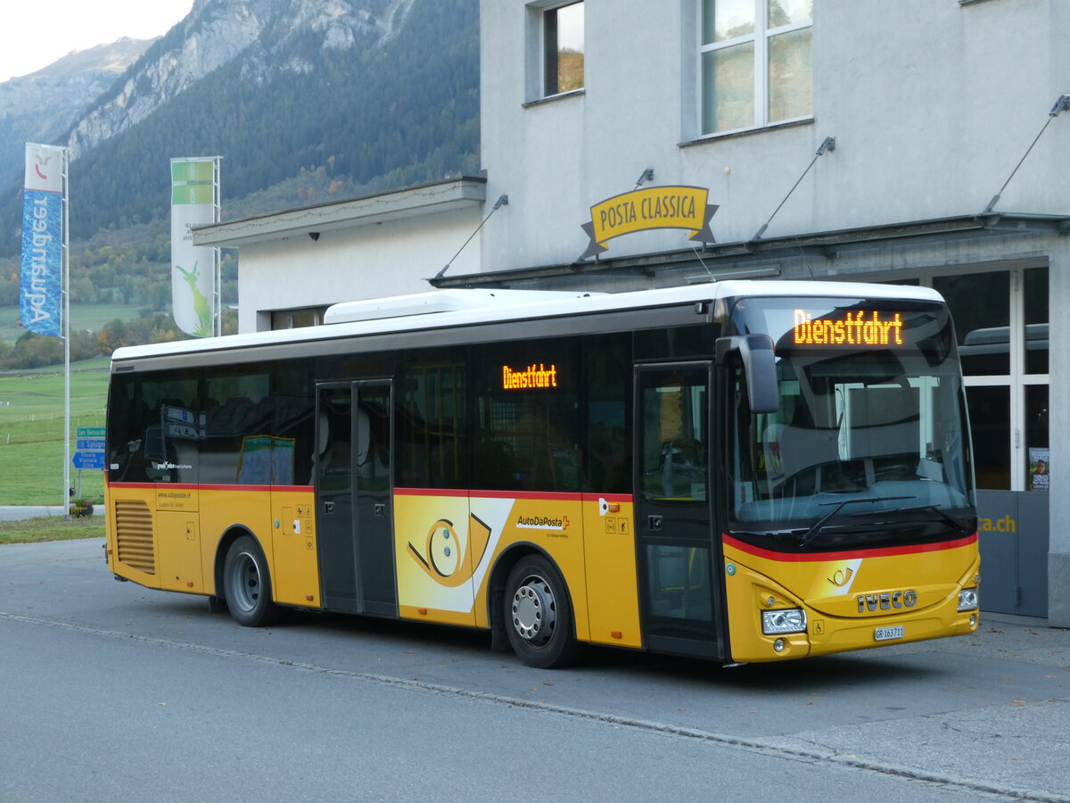 (241'071) - Gaudenz, Andeer - GR 163'711 - Iveco (ex Mark, Andeer) am 12. Oktober 2022 in Andeer, Garage