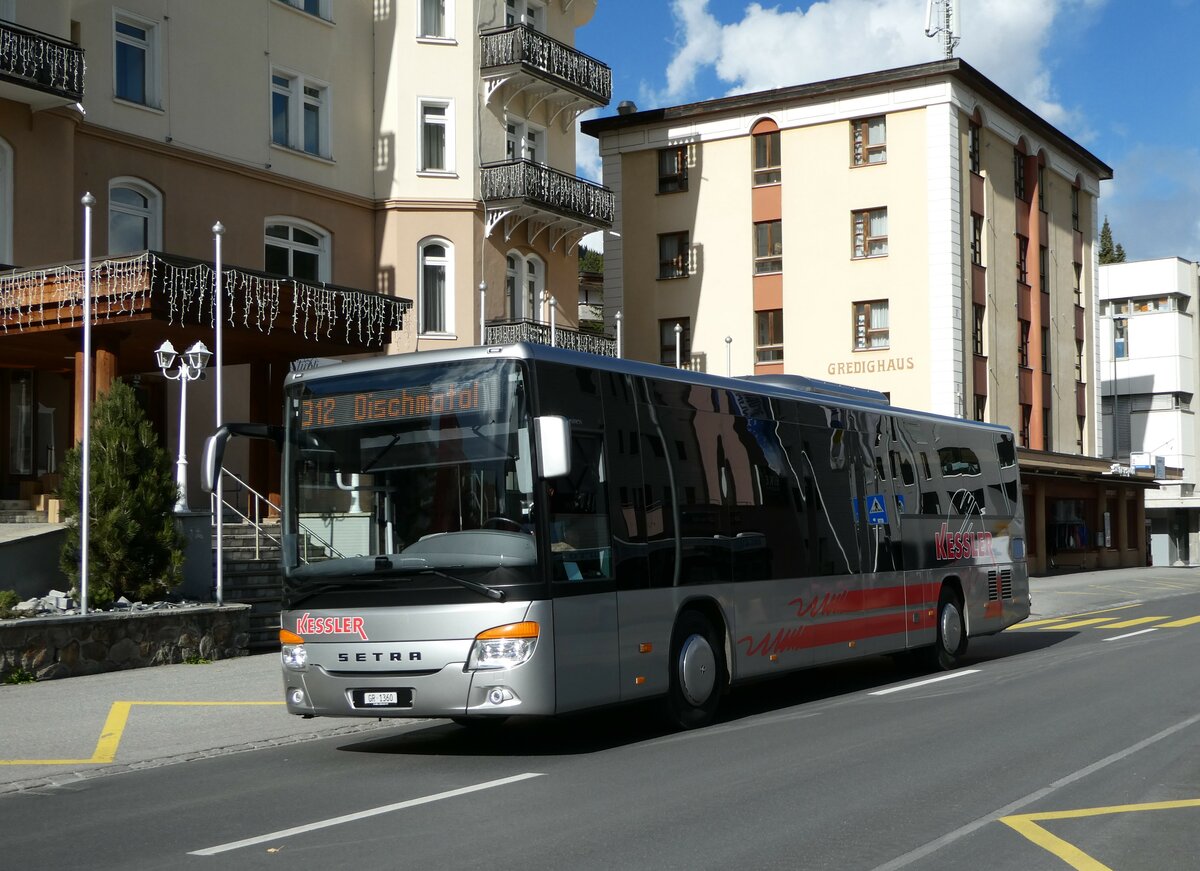 (241'126) - Kessler, Davos - GR 1360 - Setra am 12. Oktober 2022 beim Bahnhof Davos Dorf