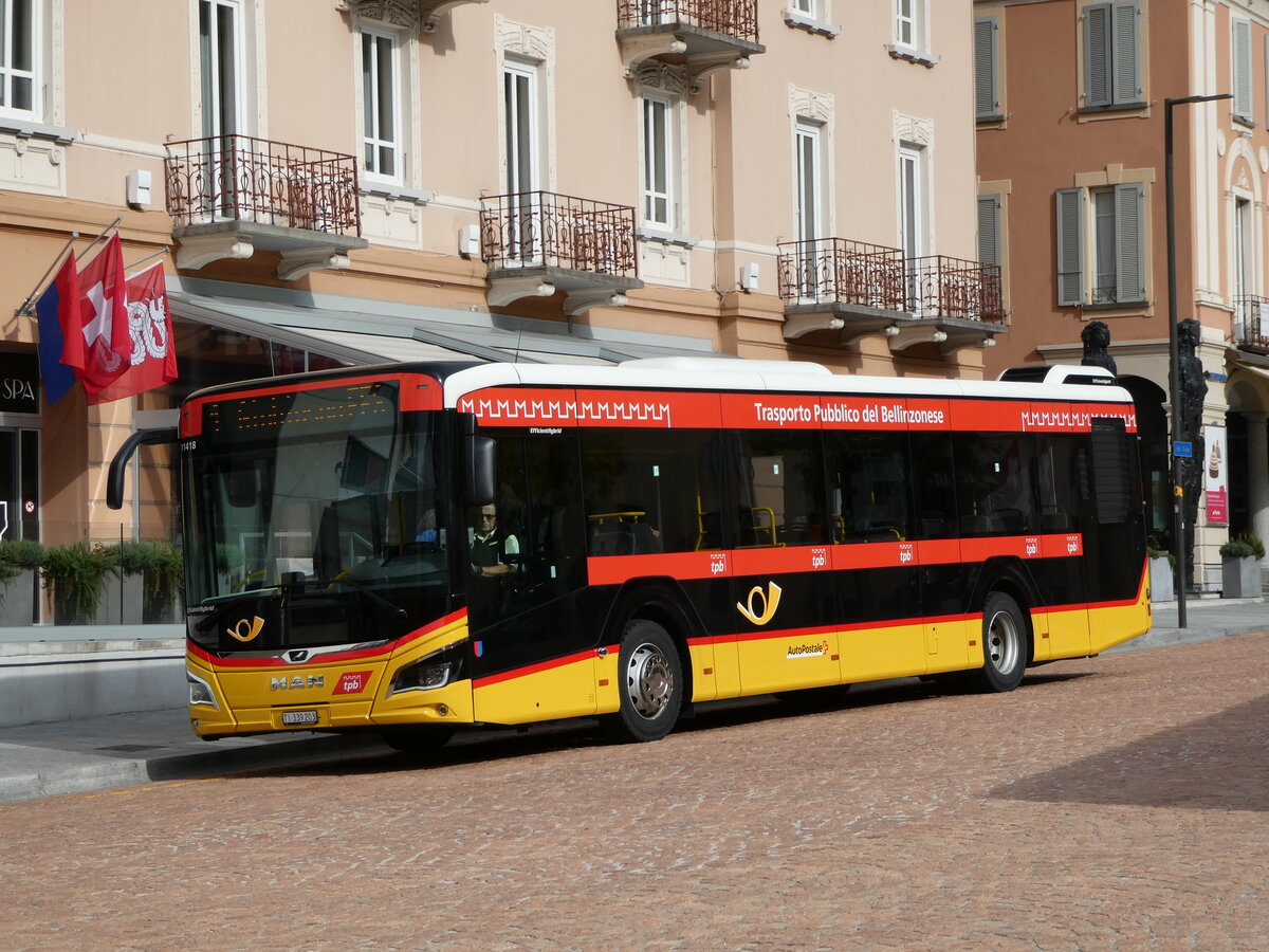 (241'307) - AutoPostale Ticino - TI 339'203 - MAN am 14. Oktober 2022 beim Bahnhof Bellinzona