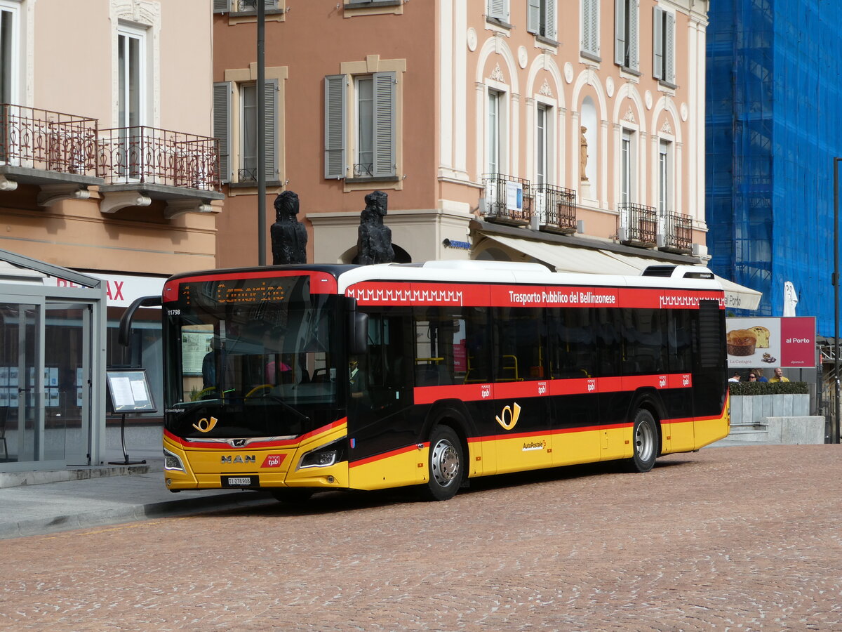 (241'311) - AutoPostale Ticino - TI 278'908 - MAN am 14. Oktober 2022 beim Bahnhof Bellinzona