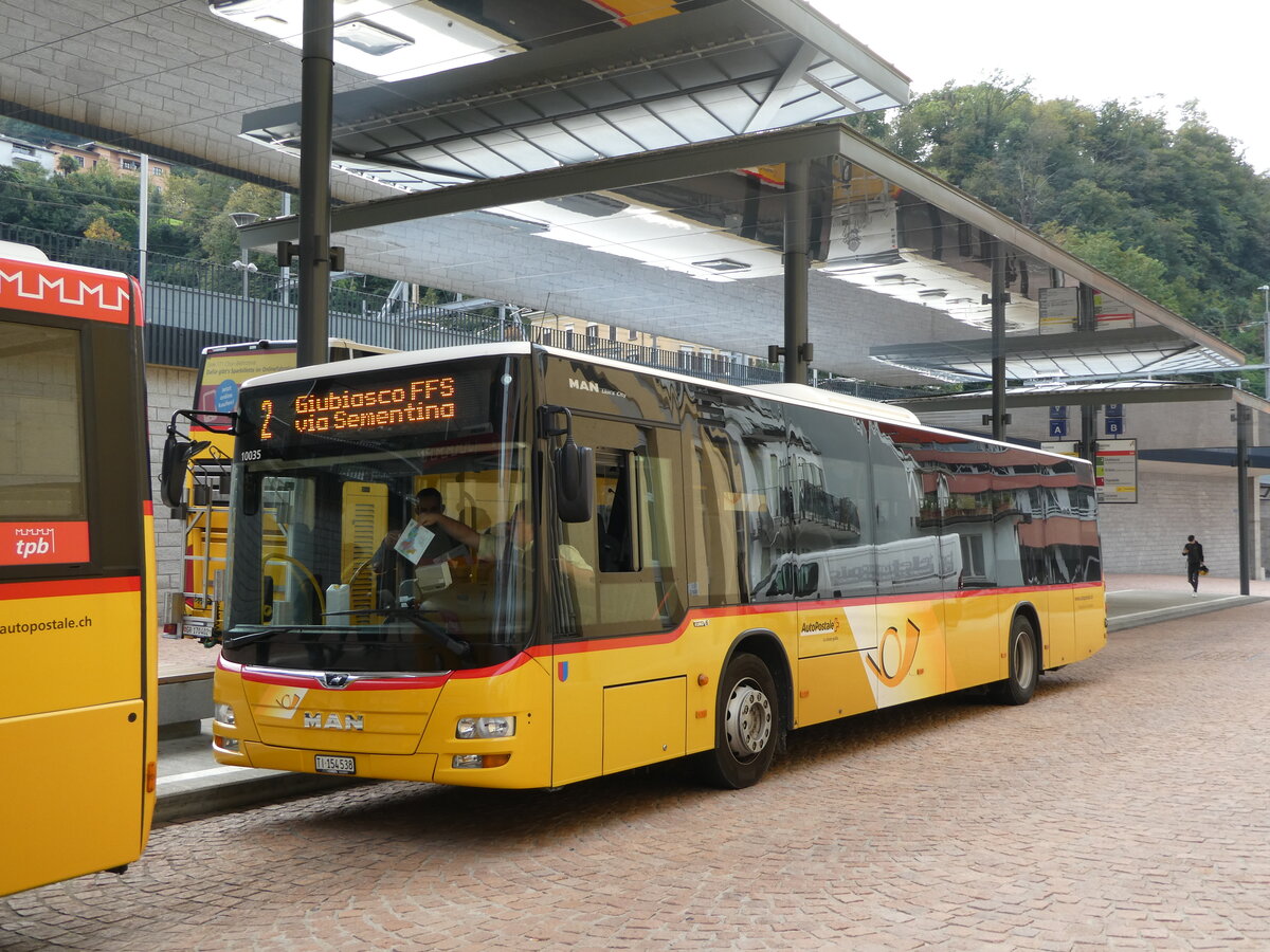 (241'317) - Chiesa, Riazzino - TI 154'538 - MAN (ex Starnini, Tenero) am 14. Oktober 2022 beim Bahnhof Bellinzona  