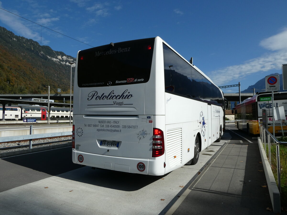 (241'503) - Aus Italien: Potolicchio, Nusco - FF-318 VH - Mercedes am 18. Oktober 2022 beim Bahnhof Interlaken Ost