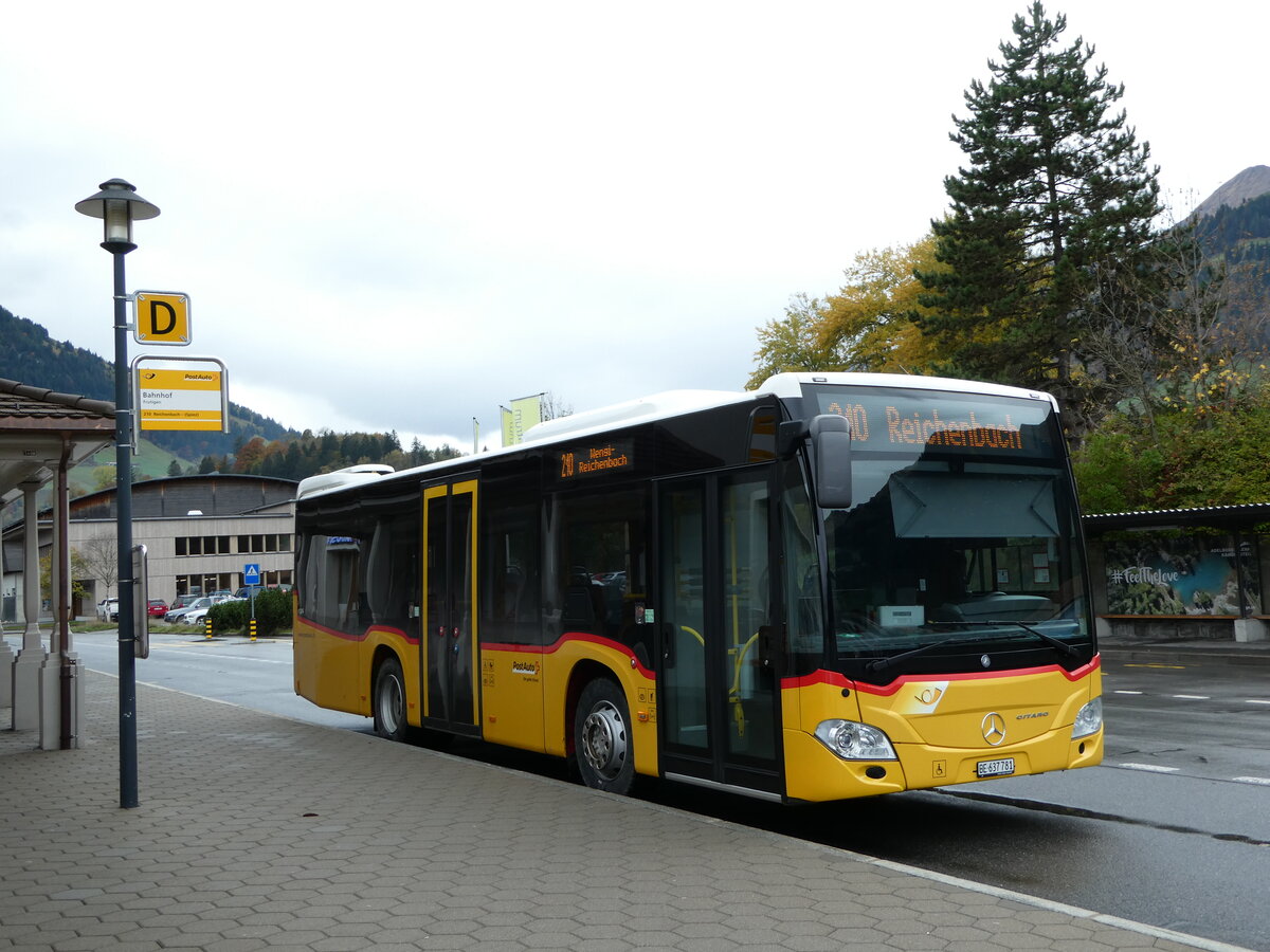 (241'679) - PostAuto Bern - BE 637'781 - Mercedes am 21. Oktober 2022 beim Bahnhof Frutigen