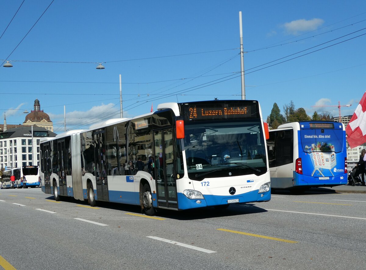 (241'754) - VBL Luzern - Nr. 172/LU 249'623 - Mercedes am 22. Oktober 2022 in Luzern, Bahnhofbrcke