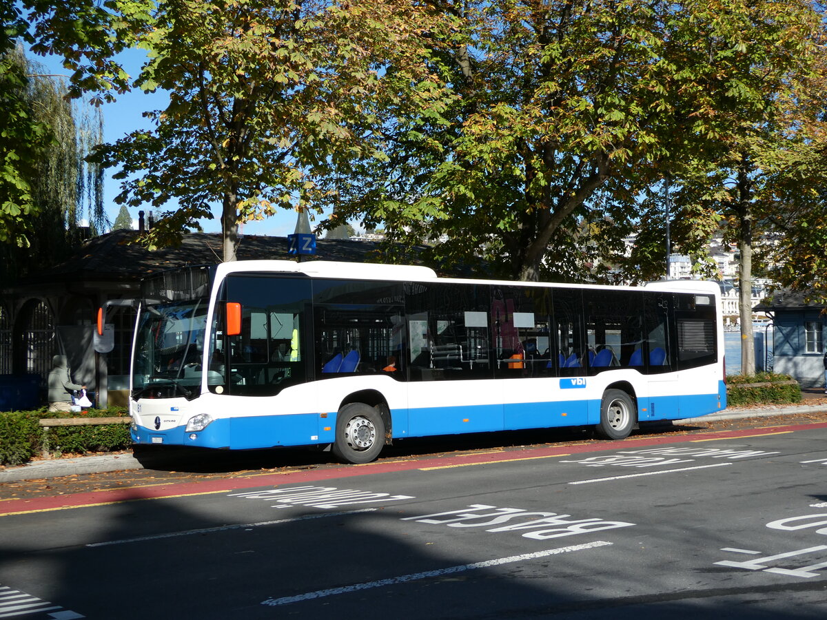 (241'769) - VBL Luzern - Nr. 81/LU 250'371 - Mercedes am 22. Oktober 2022 beim Bahnhof Luzern