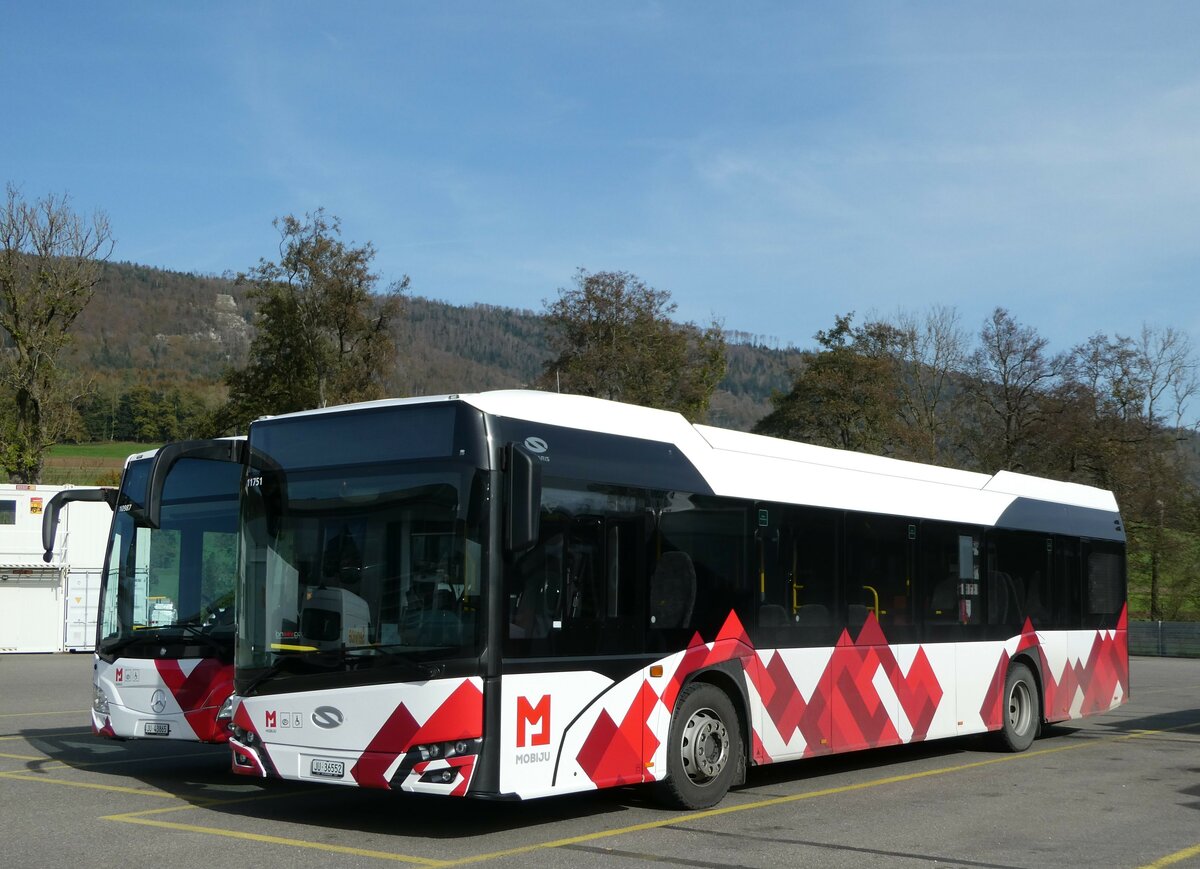 (241'936) - CarPostal Ouest - JU 36'552 - Solaris am 29. Oktober 2022 in Develier, Parkplatz