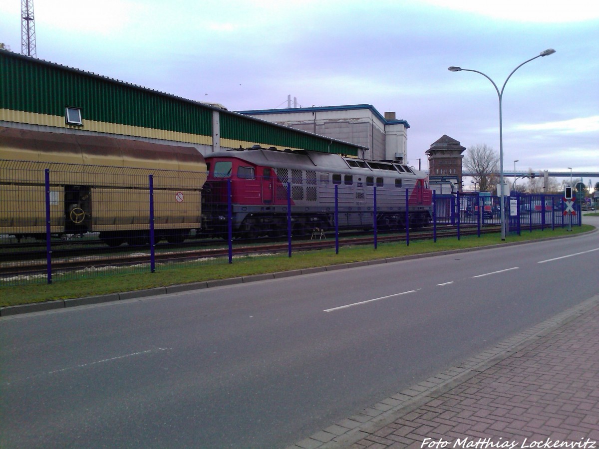 242 001-6 abgestellt im Stralsunder Stadthafen (Bei der Getreide AG) in Stralsund am 12.11.13