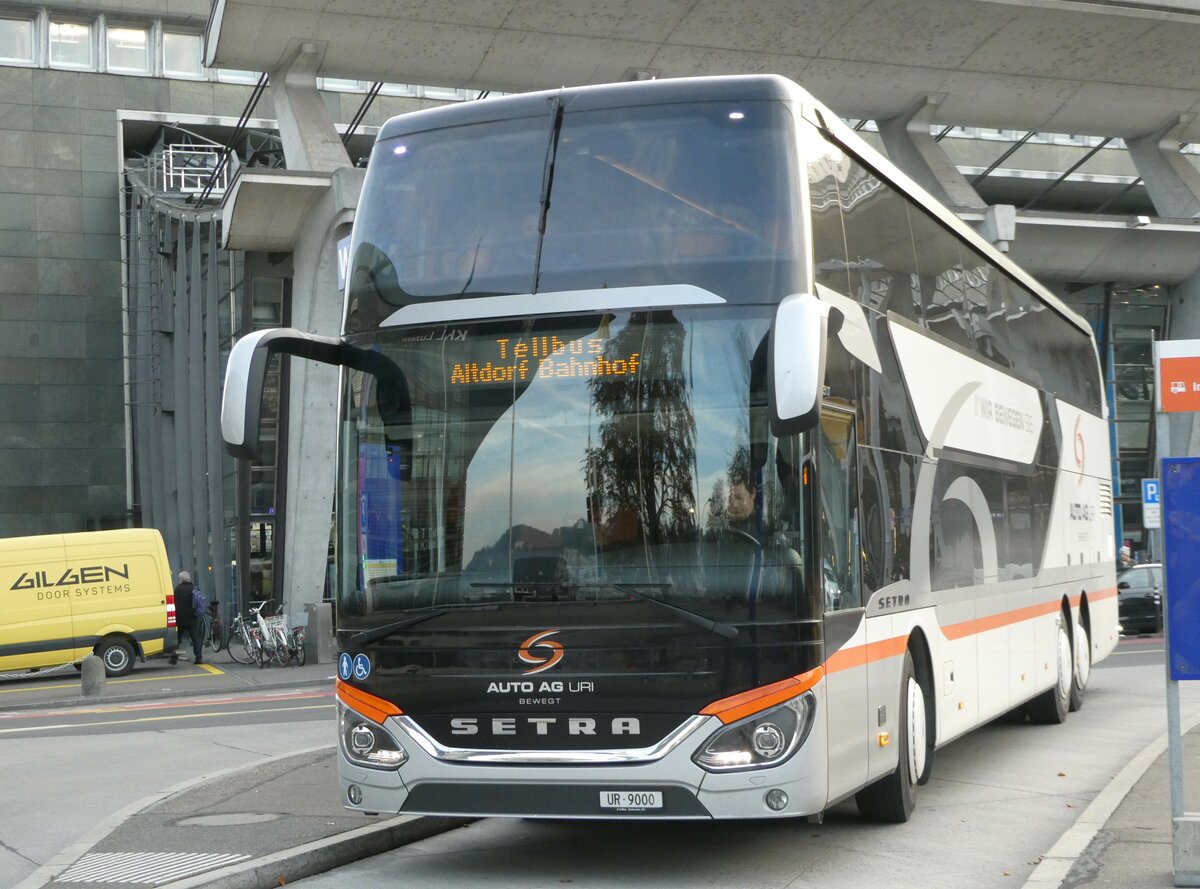 (242'456) - AAGU Altdorf - Nr. 17/UR 9000 - Setra am 11. November 2022 beim Bahnhof Luzern