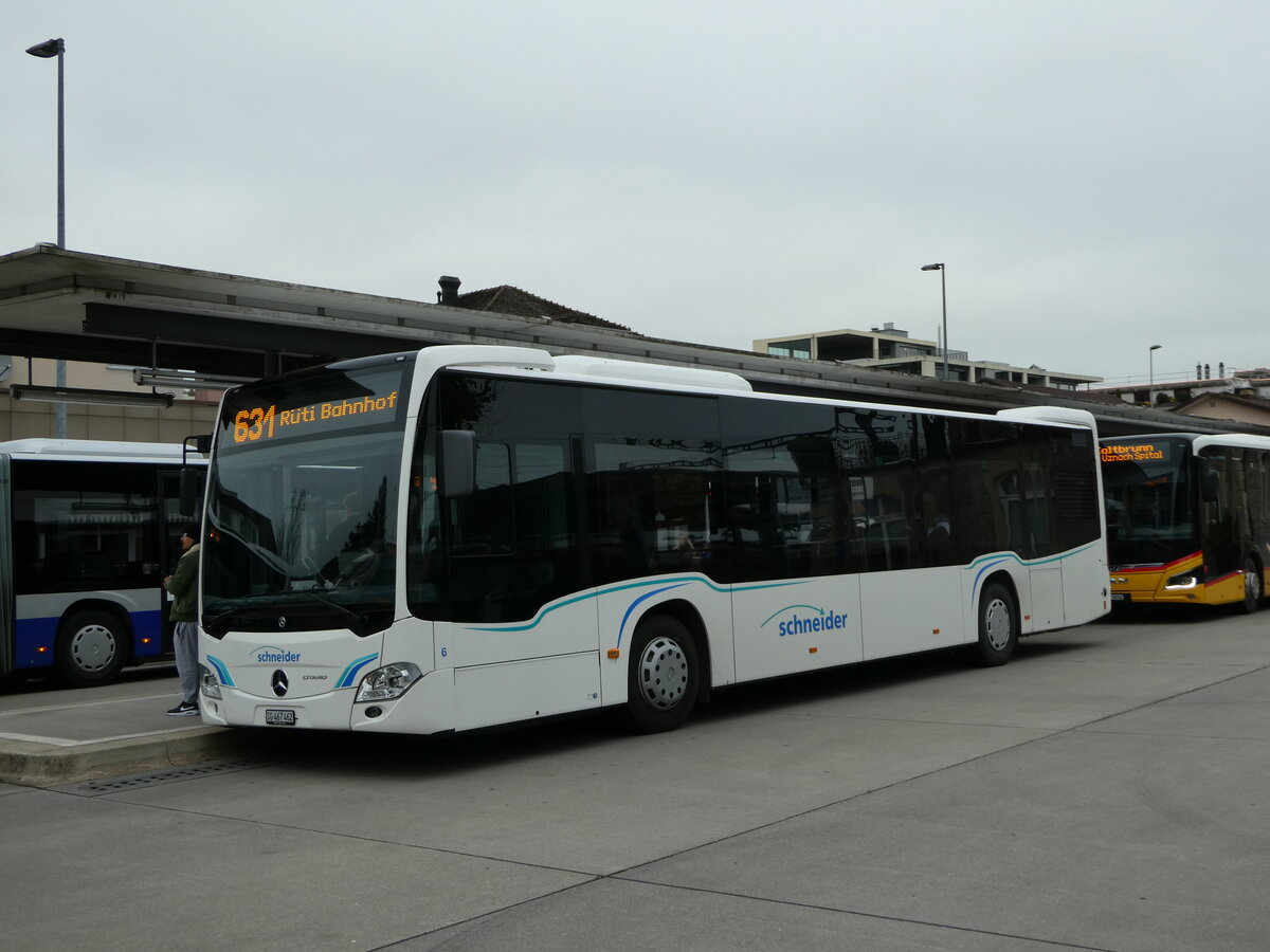 (242'643) - Schneider, Ermenswil - Nr. 6/SG 467'462 - Mercedes am 13. November 2022 beim Bahnhof Uznach