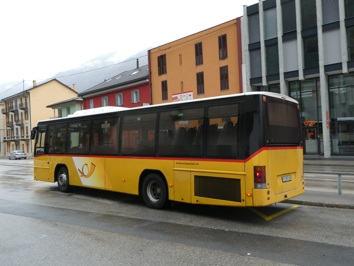 (242'696) - Marchetti, Airolo - Nr. 515/TI 255'318 - Volvo (ex AutoPostale Ticino Nr. 515) am 15. November 2022 beim Bahnhof Biasca 