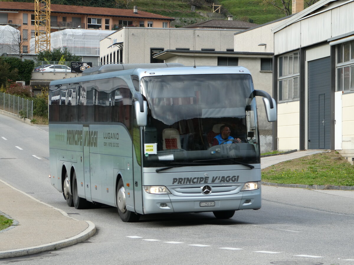 (242'924) - Principe Viaggi, Lugano - TI 256'051 - Mercedes am 17. November 2022 in Barbengo, Via dei Balconi