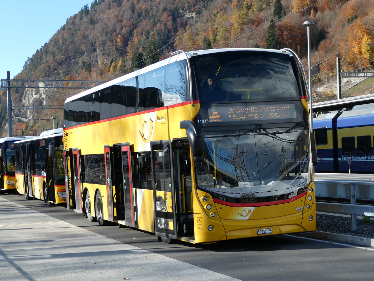 (243'039) - PostAuto Ostschweiz - SG 451'109 - Alexander Dennis (ex CarPostal Ouest; ex PostAuto Ostschweiz SG 445'308) am 20. November 2022 beim Bahnhof Interlaken Ost