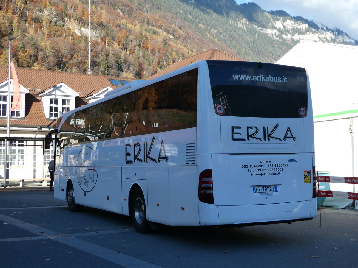 (243'051) - Aus Italien: Erika, Roma - Nr. E13/FV-703 FA - Mercedes am 20. November 2022 beim Bahnhof Interlaken Ost