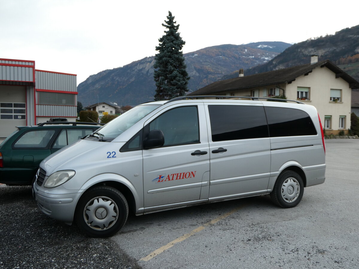 (243'364) - Lathion, Sion - Nr. 22/VS 27'782 - Mercedes am 3. Dezember 2022 in Sion, Garage