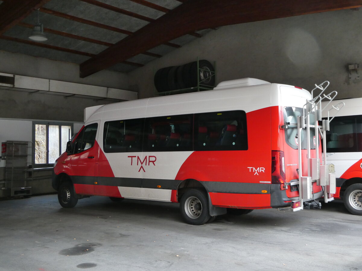 (243'393) - TMR Martigny - Nr. 11/VS 232'658 - Mercedes am 3. Dezember 2022 in Orsires, Garage