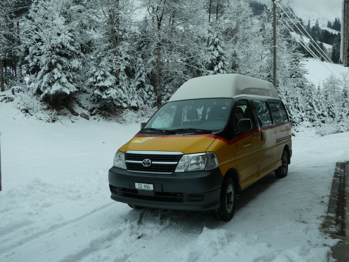 (243'580) - Gisler, Riemenstalden - SZ 994 - Toyota am 8. Dezember 2022 in Sisikon, Im Cher