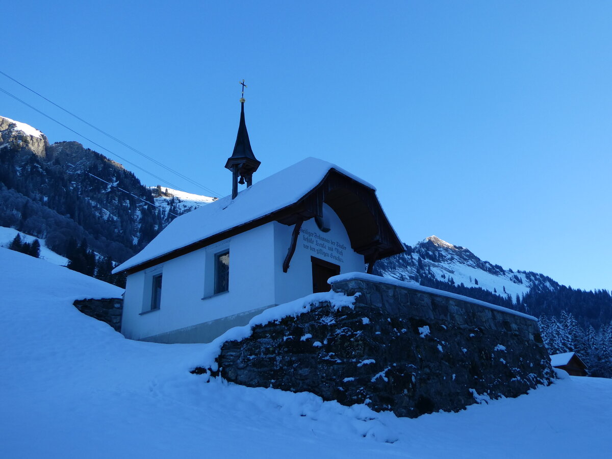 (243'613) - Kapelle St. Johann am 8. Dezember 2022 in Riemenstalden
