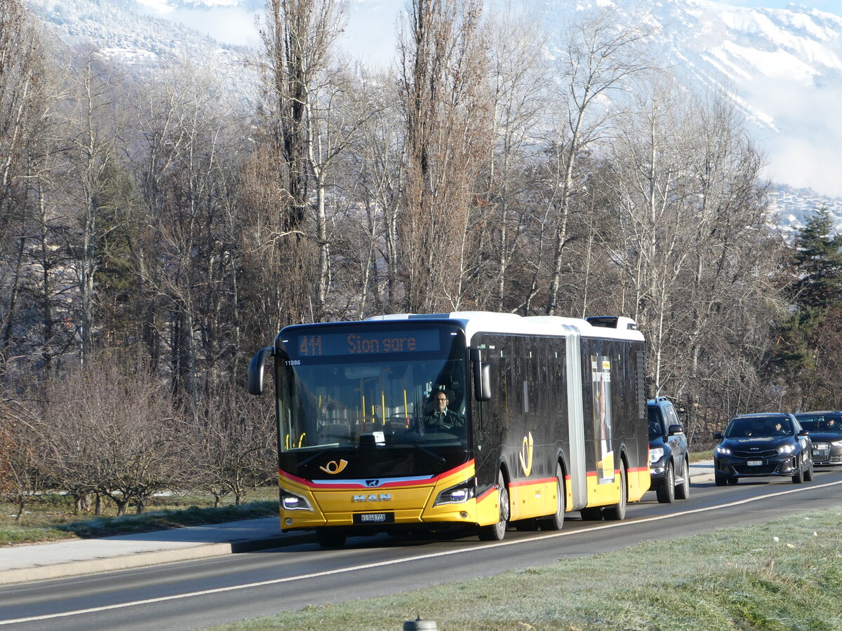 (243'753) - PostAuto Wallis - Nr. 83/VS 548'723 - MAN am 11. Dezember 2022 in Bramois, La Borgne