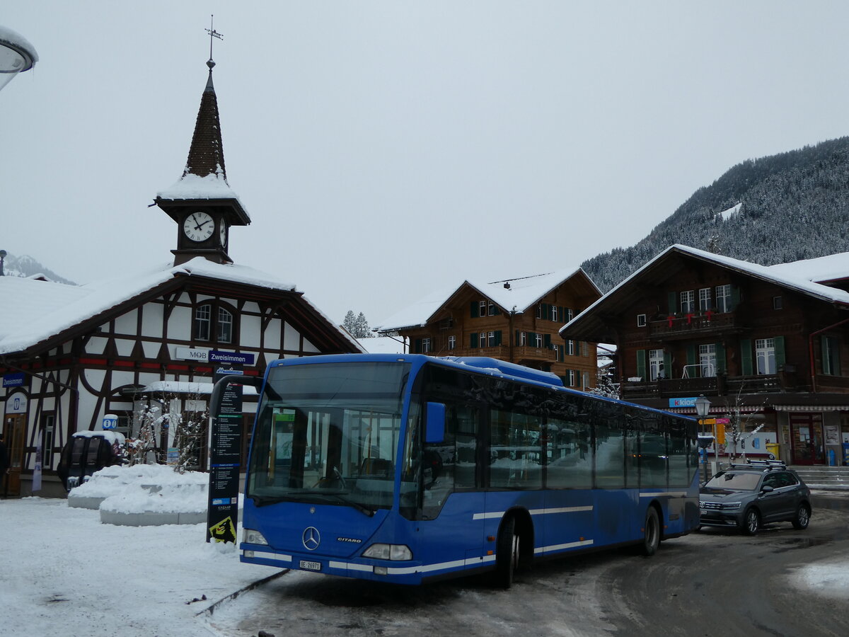 (243'866) - Tritten, Zweisimmen - BE 26'971 - Mercedes (ex BE 633'034; ex AFA Adelboden Nr. 94) am 13. Dezember 2022 beim Bahnhof Zweisimmen