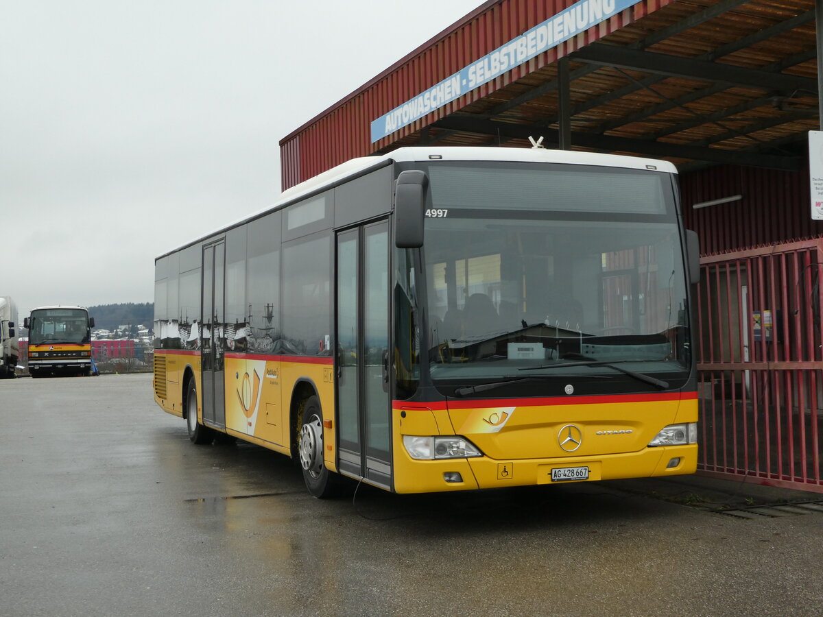 (243'877) - PostAuto Nordschweiz - AG 428'667 - Mercedes am 15. Dezember 2022 in Boningen, Garage Wyss