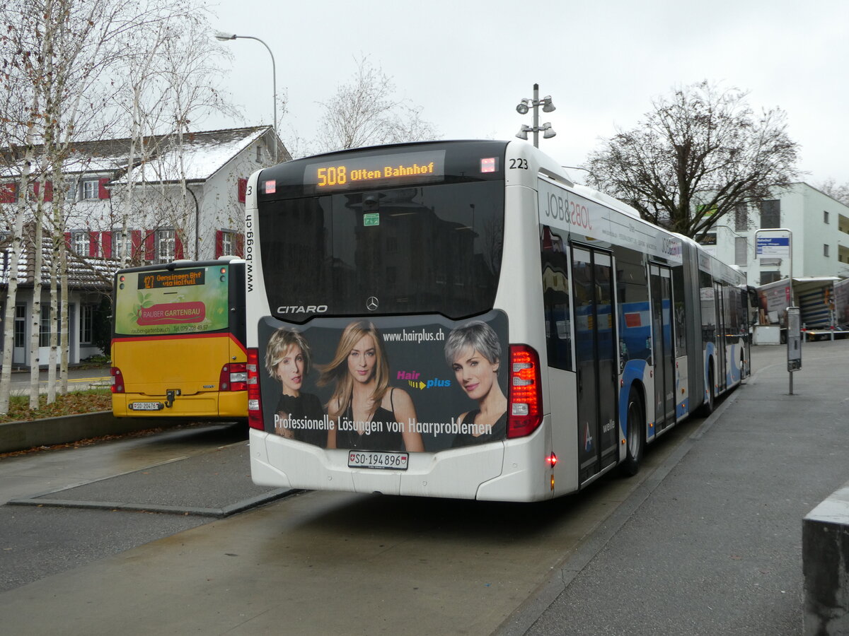 (243'893) - BOGG Wangen b.O. - Nr. 223/SO 194'896 - Mercedes am 15. Dezember 2022 beim Bahnhof Aarburg-Oftringen