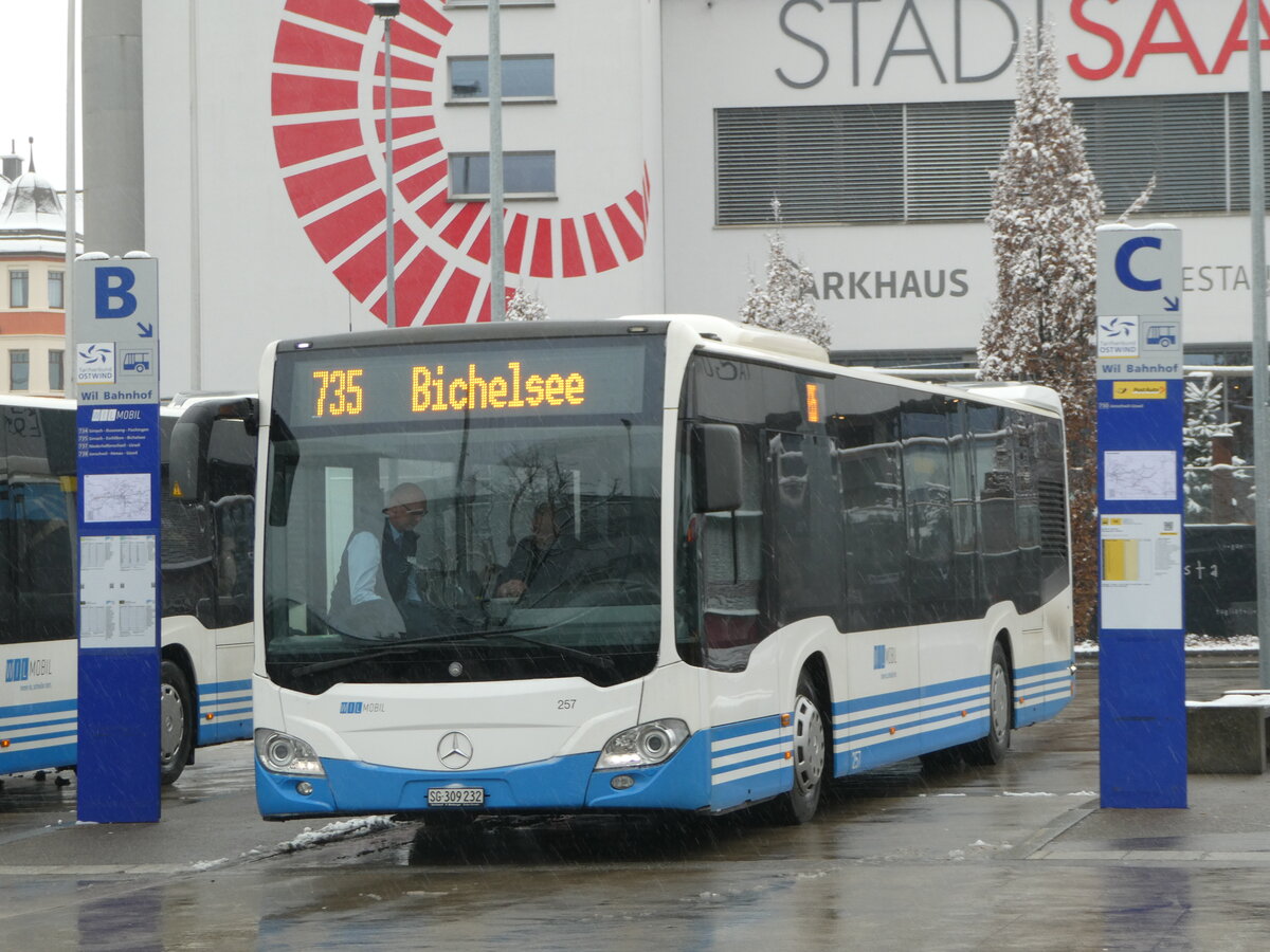 (243'938) - WilMobil, Wil - Nr. 257/SG 309'232 - Mercedes am 16. Dezember 2022 beim Bahnhof Wil