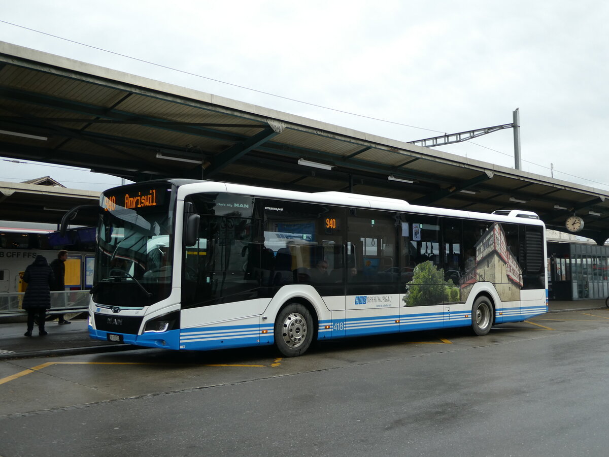 (244'077) - BOTG Amriswil - Nr. 418/TG 111'773 - MAN am 21. Dezember 2022 beim Bahnhof Romanshorn