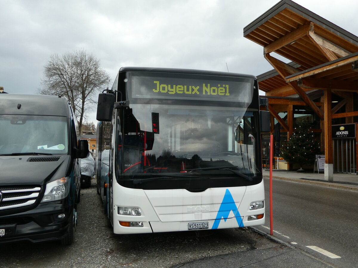 (244'168) - Nax Excursions, Nax - VS 511'523 - MAN/Gppel (ex AS Engi Nr. 5) am 26. Dezember 2022 in Nax, Garage