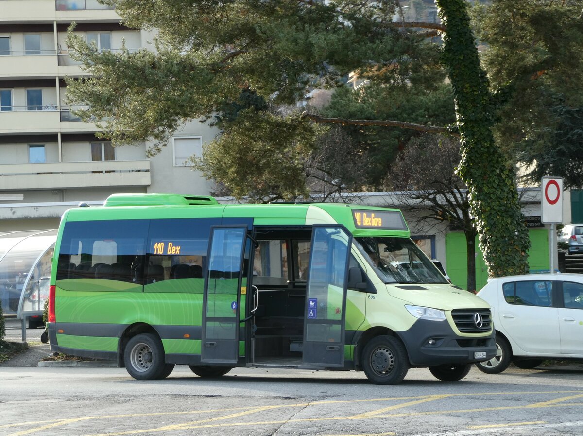 (244'243) - TPC Aigle - Nr. 609/VD 484'344 - Mercedes Mercedes/ProBus am 27. Dezember 2022 beim Bahnhof Monthey CFF