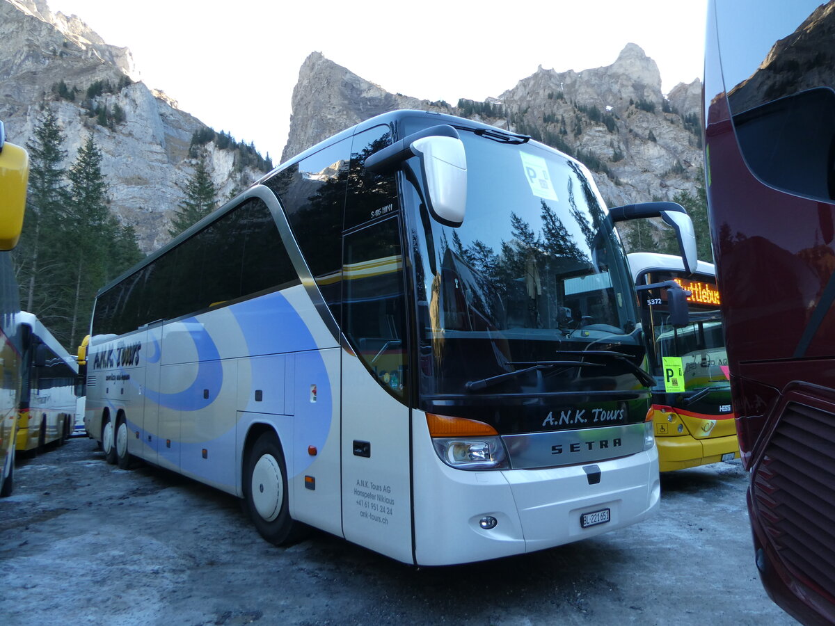 (244'687) - A.N.K. Tours, Muttenz - BL 221'651 - Setra am 7. Januar 2023 in Adelboden, Unter dem Birg