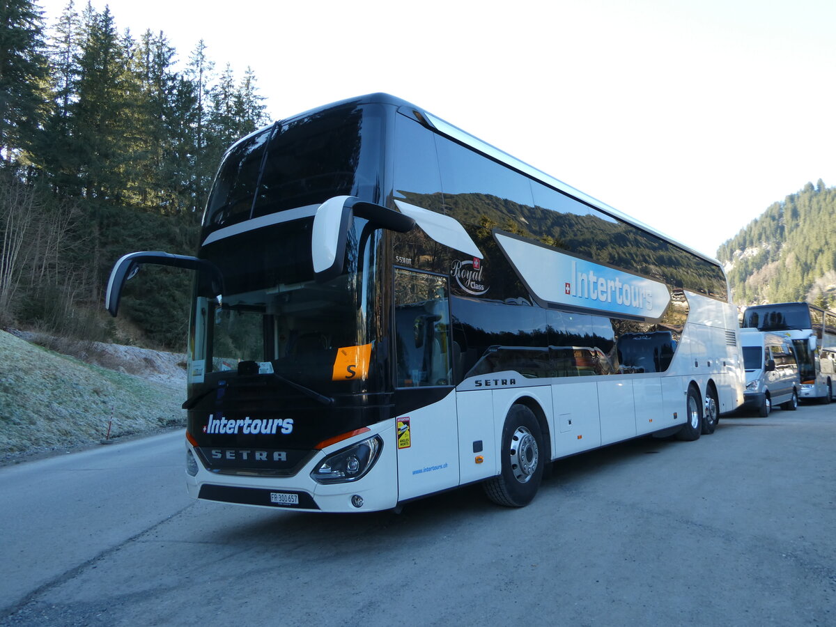 (244'706) - Intertours, Domdidier - FR 300'657 - Setra am 7. Januar 2023 in Adelboden, ASB