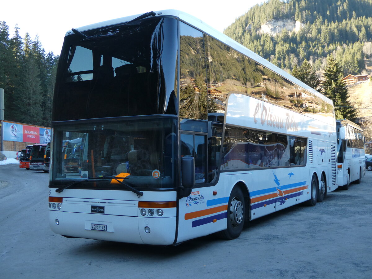 (244'798) - L'Oiseau Bleu, Sierre - VS 47'143 - Van Hool am 7. Januar 2023 in Adelboden, ASB