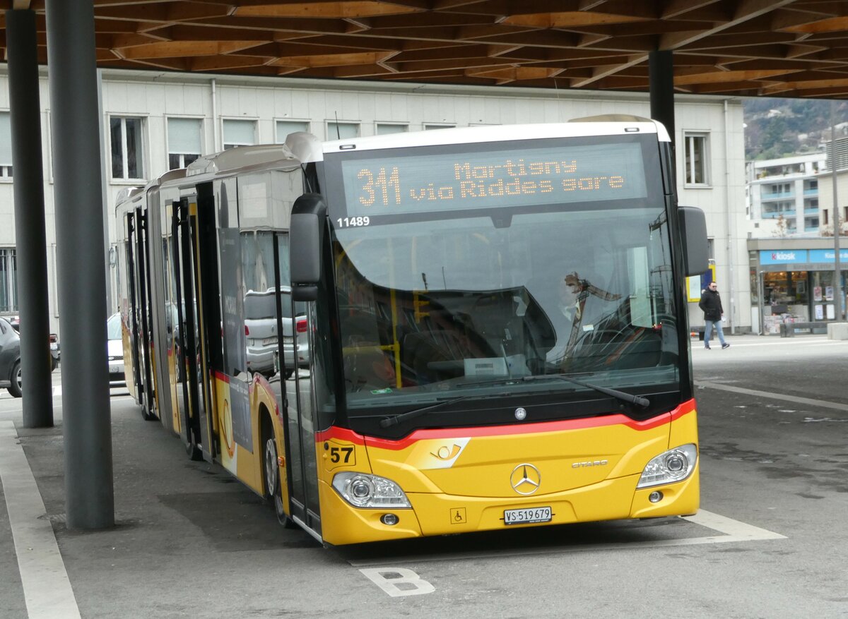 (244'954) - PostAuto Wallis - Nr. 57/VS 519'679/PID 11'489 - Mercedes am 11. Januar 2023 beim Bahnhof Sion