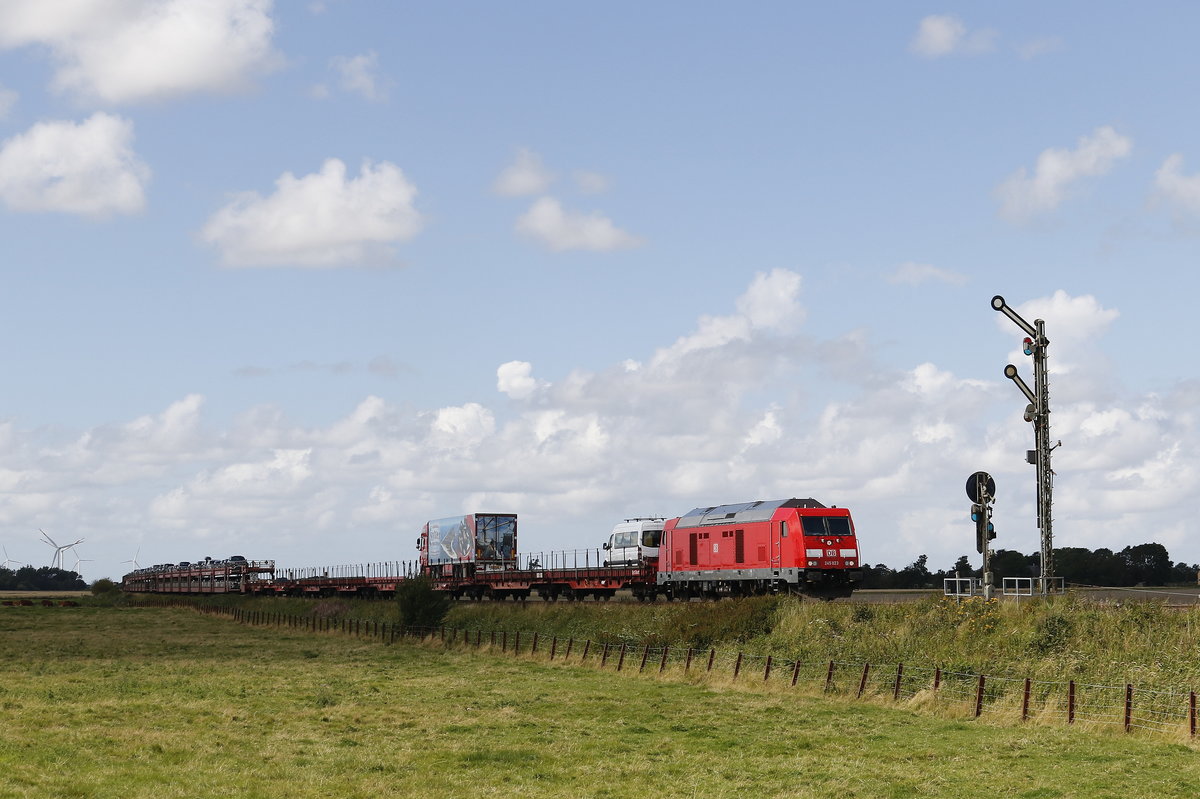 245 023 mit einem  Sylt-Shuttle  am 13. August 2017 bei Lehnshallig.