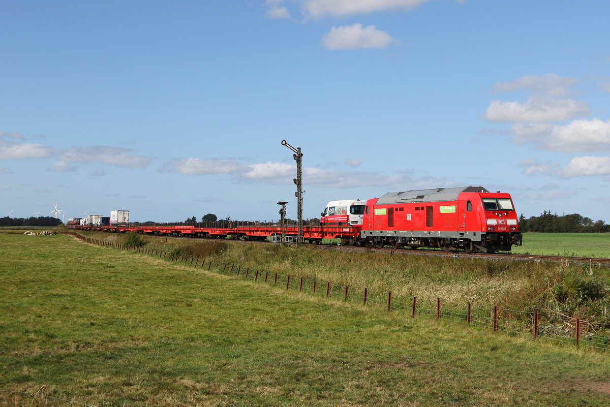 245 023 mit einem  Sylt-Shuttle  am 13. September 2023 bei Lehnshallig.