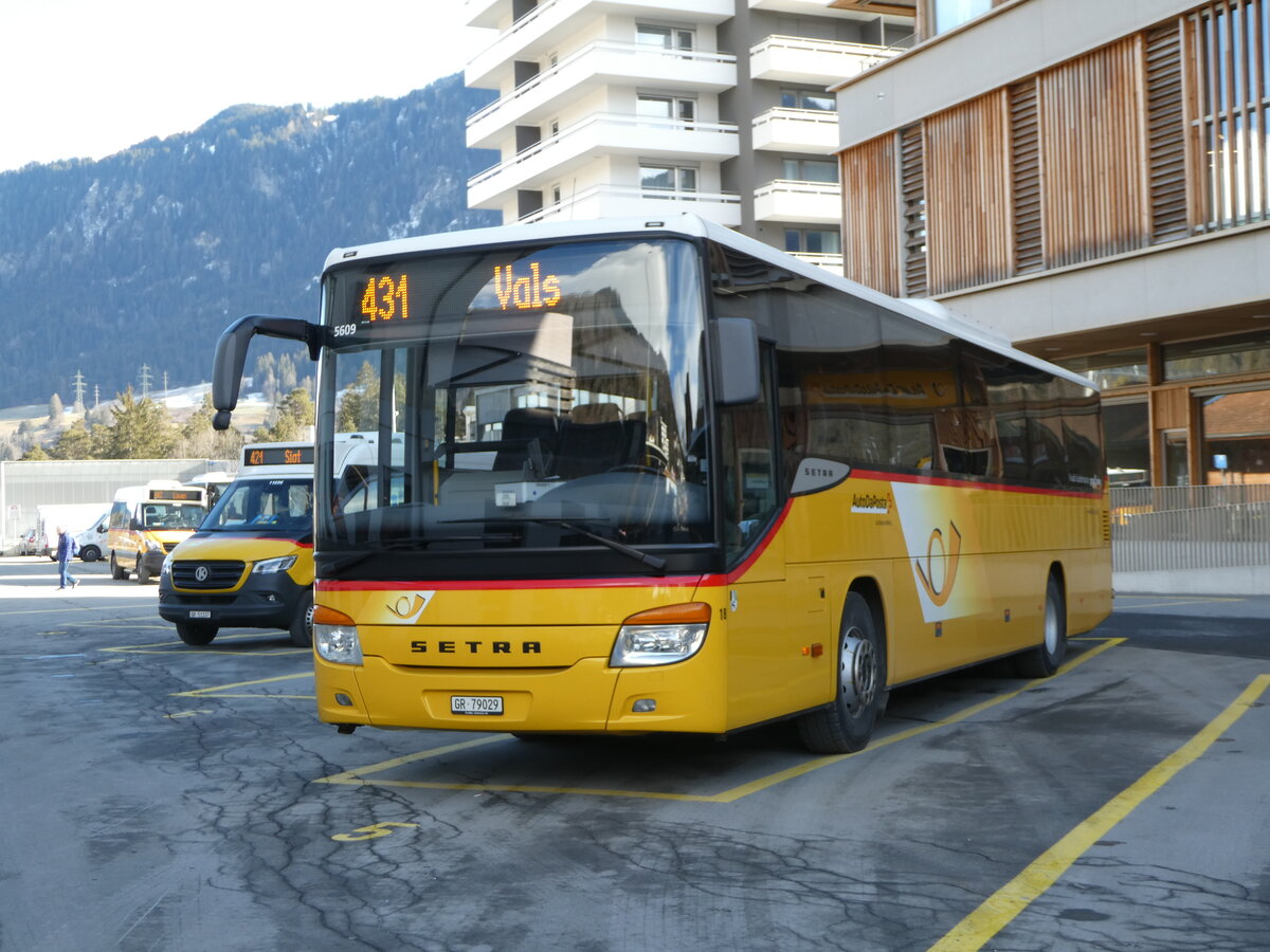 (245'139) - PostAuto Graubnden - Nr. 18/GR 79'029/PID 5609 - Setra (ex Fontana, Ilanz Nr. 18; ex Fontana, Ilanz Nr. 7) am 18. Januar 2023 beim Bahnhof Ilanz