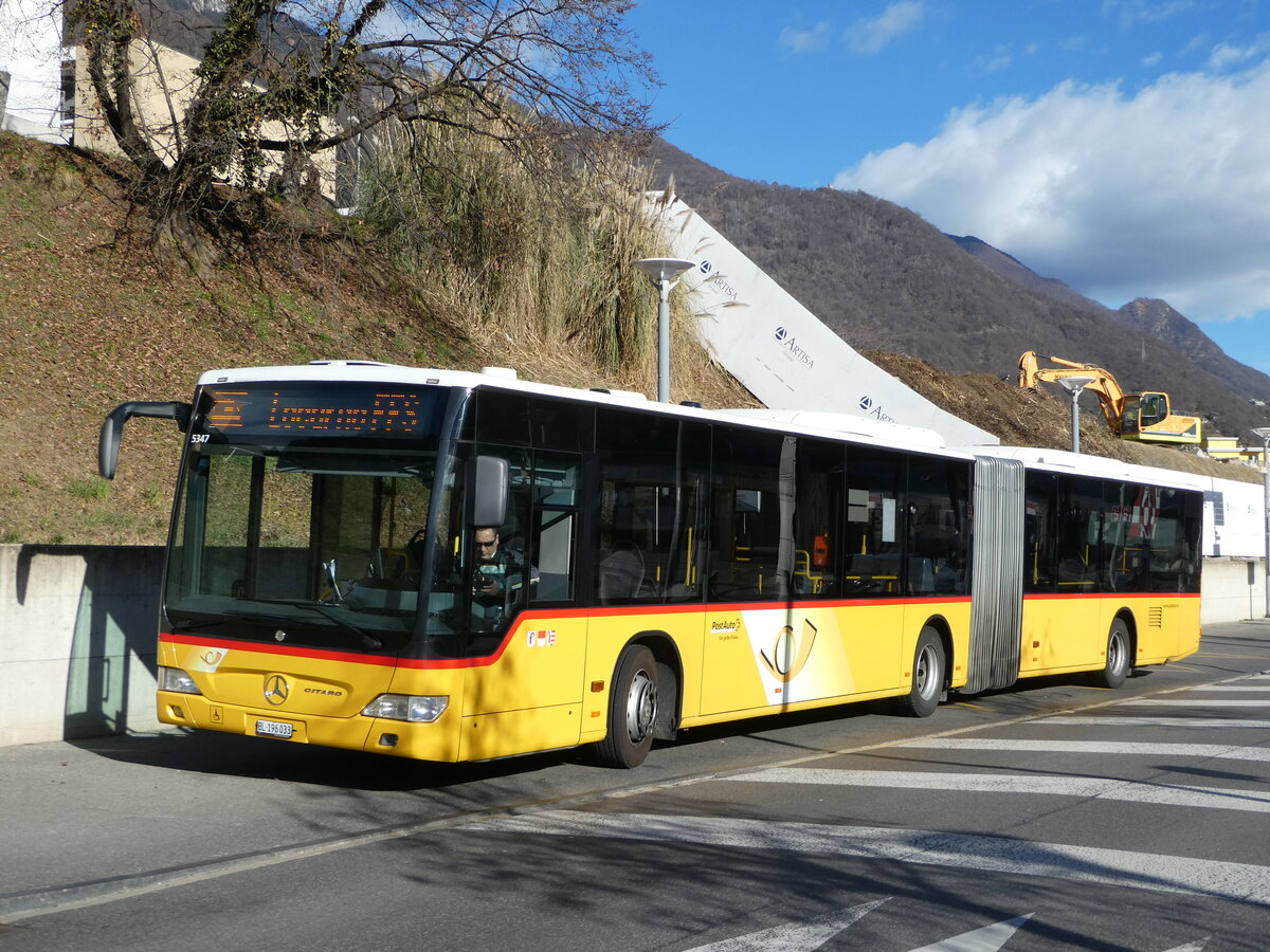 (245'821) - PostAuto Nordschweiz - BL 196'033/PID 5347 - Mercedes am 4. Februar 2023 beim Bahnhof Tenero