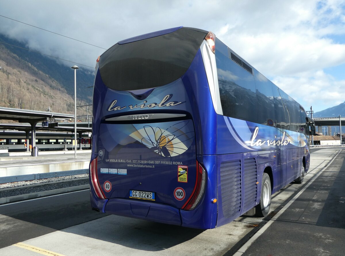 (245'839) - Aus Italien: La Viola, Roma - Nr. 109/GG-022 WS - Iveco am 5. Februar 2023 beim Bahnhof Interlaken Ost