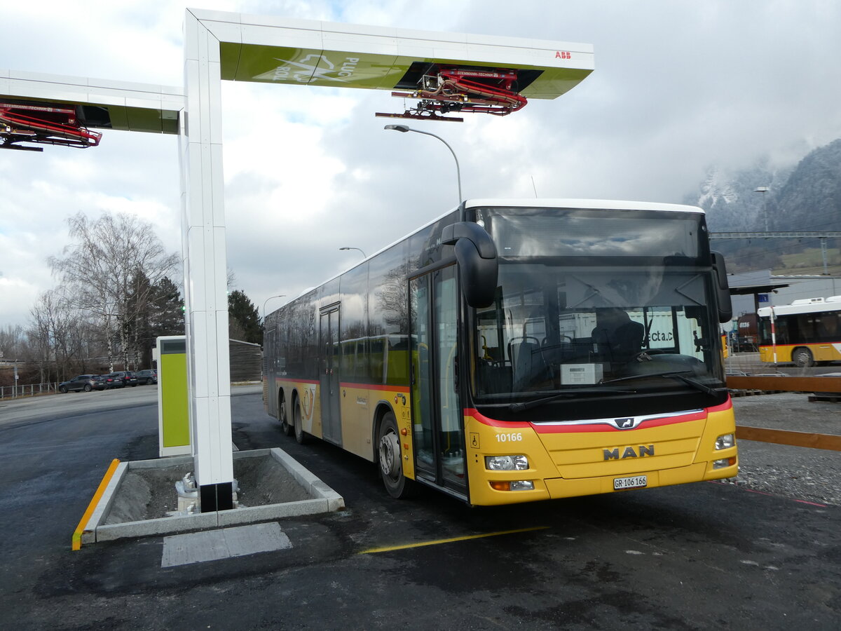 (245'863) - Dnser, Trimmis - GR 106'166/PID 10'166 - MAN am 6. Februar 2023 beim Bahnhof Untervaz-Trimmis