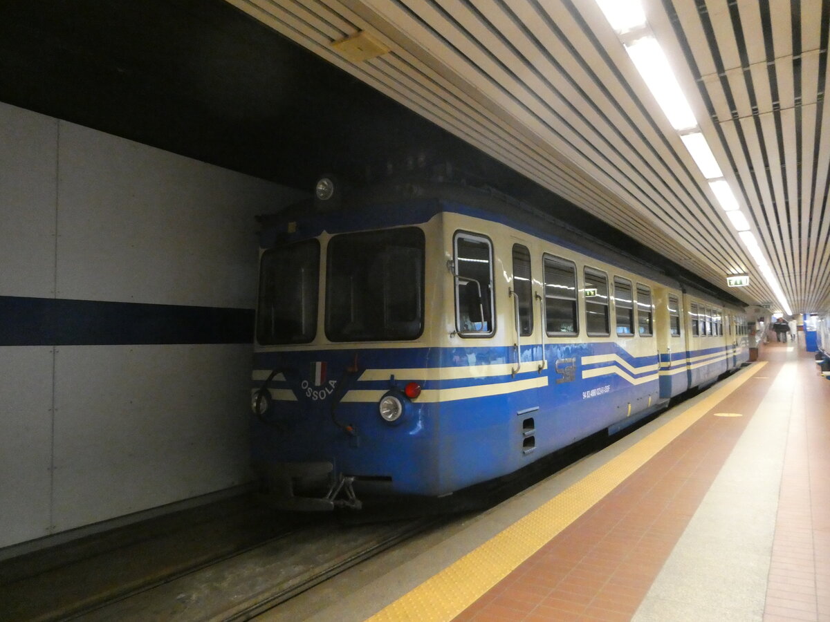 (245'889) - SSIF-Pendelzug - Nr. 23 von 1959 - am 7. Februar 2023 im Bahnhof Domodossola