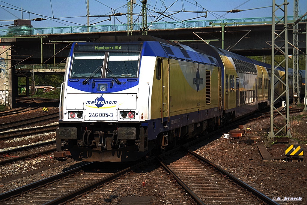 246 005-3 schob den ME vom bhf hh-harburg nach hamburg-hbf,datum 25.04.14