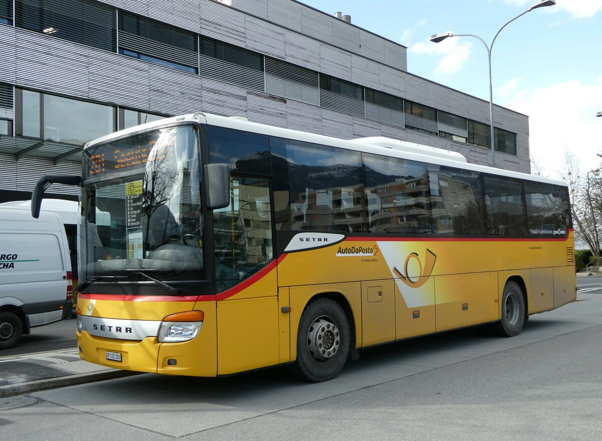 (246'527) - PostAuto Graubnden - GR 102'380/PID 4365 - Setra (ex GR 102'345; ex Riederer, St. Margrethenberg) am 24. Februar 2023 beim Bahnhof Landquart