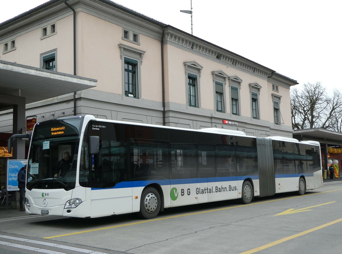 (246'611) - Welti-Furrer, Bassersdorf - Nr. 98/ZH 726'098 - Mercedes am 25. Februar 2023 beim Bahnhof Frauenfeld