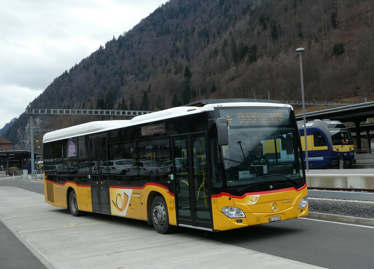 (246'737) - Flck, Brienz - Nr. 5/BE 113'349/PID 10'859 - Mercedes am 27. Februar 2023 beim Bahnhof Interlaken Ost