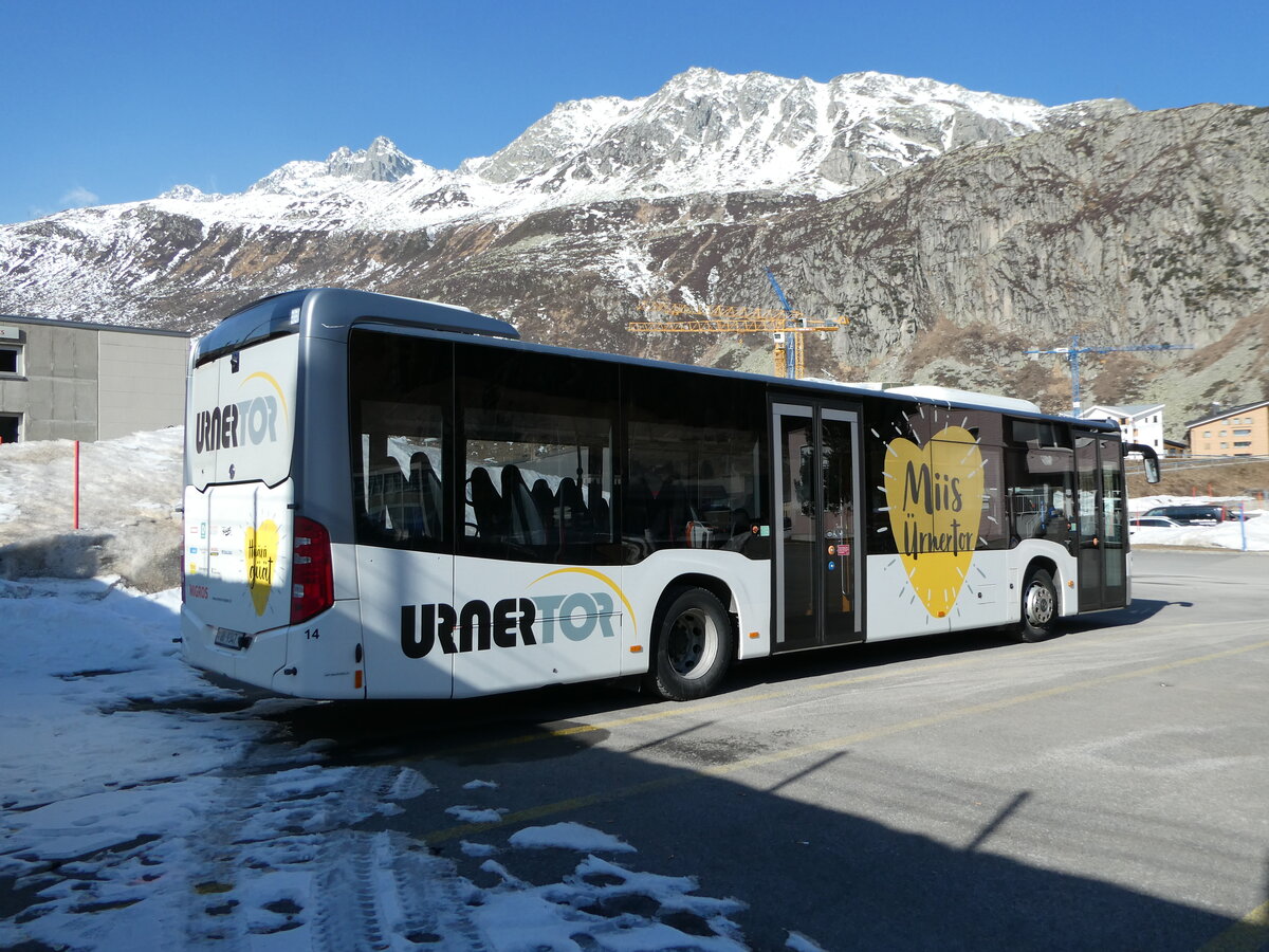 (246'925) - AAGU Altdorf - Nr. 14/UR 9347 - Mercedes am 7. März 2023 in Andermatt, Bahnhofplatz