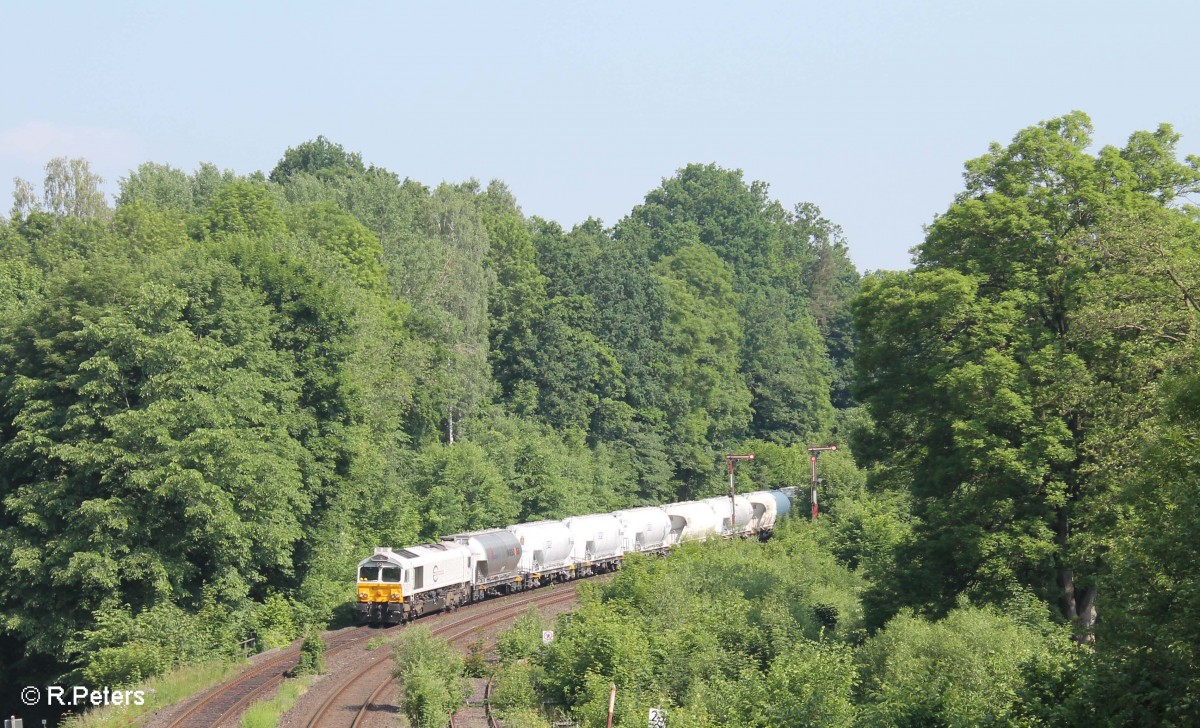 247 044-5 zieht den MEG Zementzug Rüdersdorf - Regensburg durch Reuth bei Erbendorf. 12.06.15