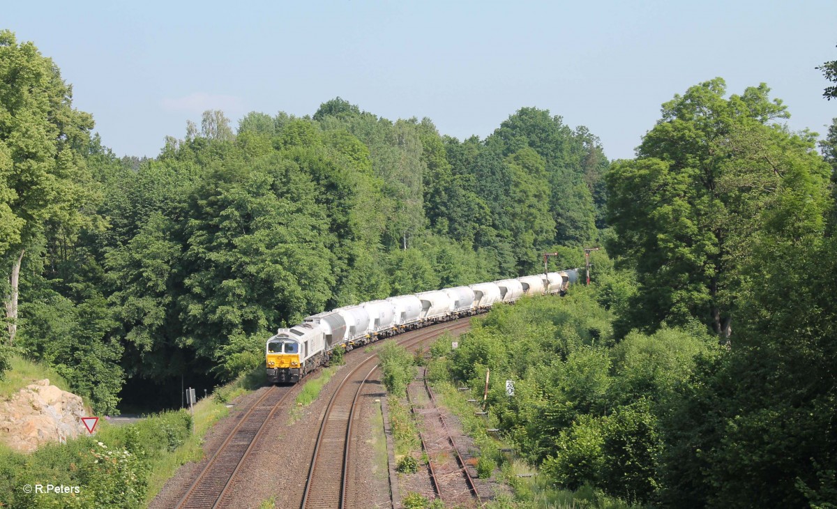 247 044-5 zieht den MEG Zementzug Rüdersdorf - Regensburg durch Reuth bei Erbendorf. 12.06.15