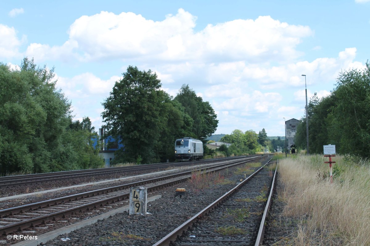 247 902 auf der Überführungsfahrt von München nach Leuna zur Infraleuna mbH bei der durchfahrt in Pechbrunn. 19.07.16