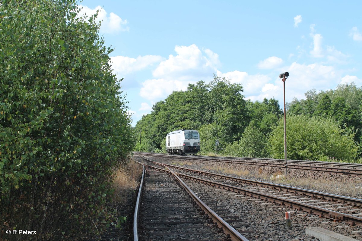 247 902 auf der Überführungsfahrt von München nach Leuna zur Infraleuna mbH bei der durchfahrt in Pechbrunn. 19.07.16