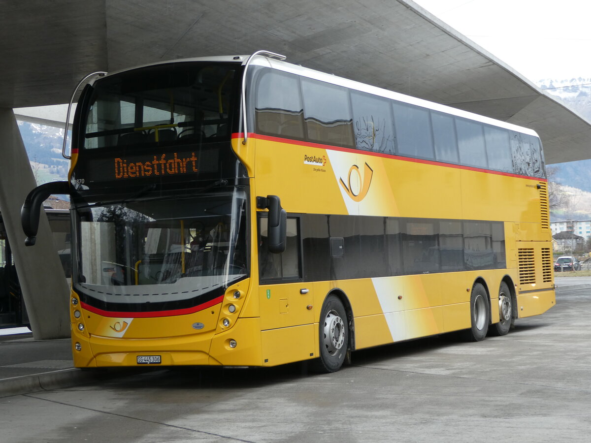 (247'025) - PostAuto Ostschweiz - SG 445'306/PID 10'870 - Alexander Dennis (ex AR 45'268) am 9. März 2023 beim Bahnhof Buchs